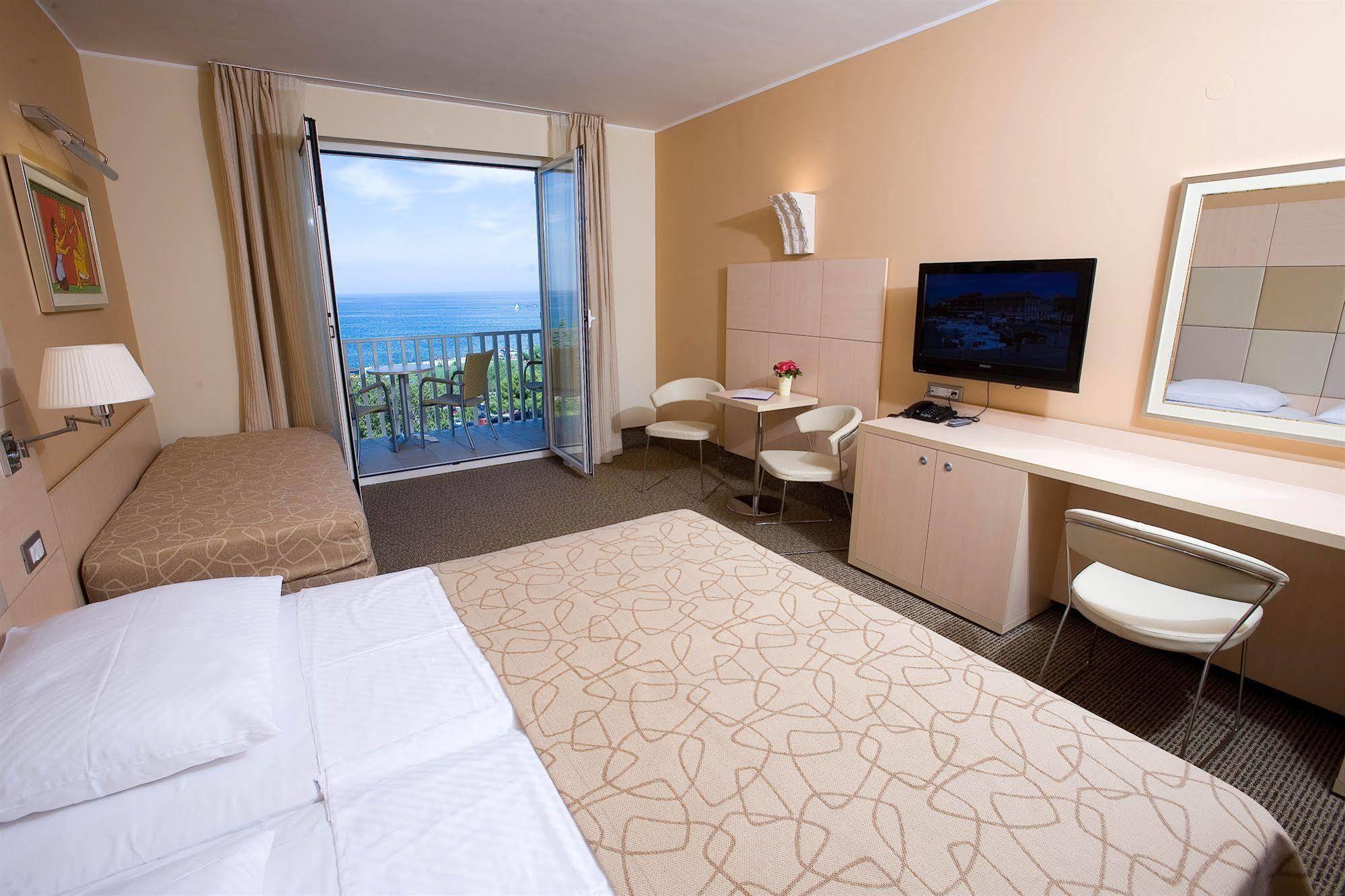 Dependences - San Simon Resort Izola Bagian luar foto